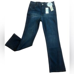 Curve Appeal high-rise boot cut jeans. Embroidery & rhinestone details. Size 8